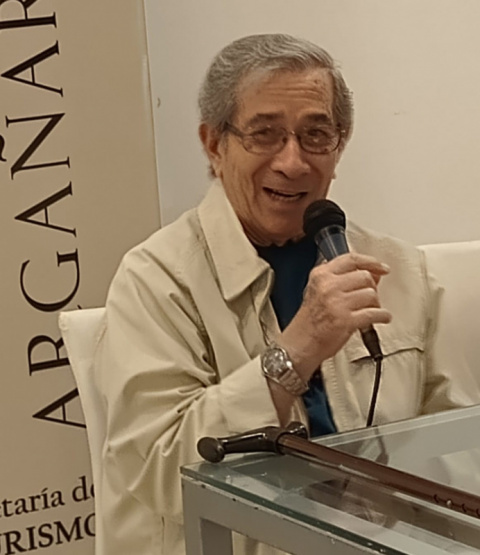 Falleció el escritor y docente Carlos Artayer
