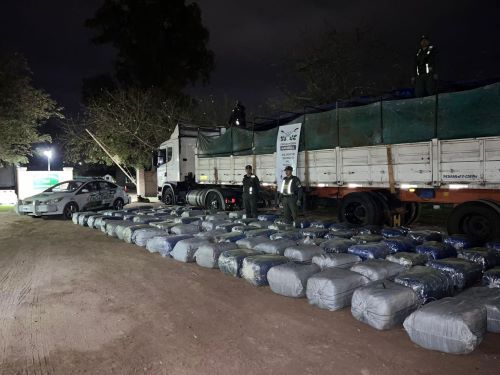 Gendarmería secuestró dos toneladas de hojas de coca que pasaron por Sgo del Estero 