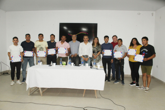 La Escuela de Árbitros entregó certificados de cursos de formación en Colonia El Simbolar